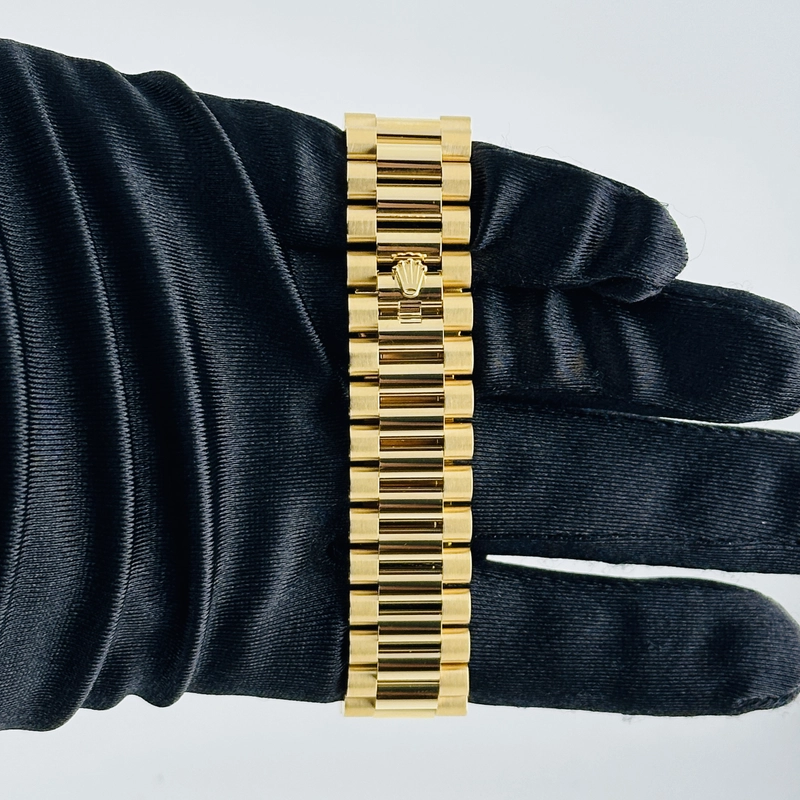 Rolex Day-Date 40 White / Yg Roman Markers Dial on President Bracelet Ref. 228238 Card 2026 view 4
