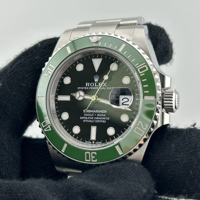 Rolex Submariner Black Dial on Oyster Ref. 126610LV Card 2022 view 3