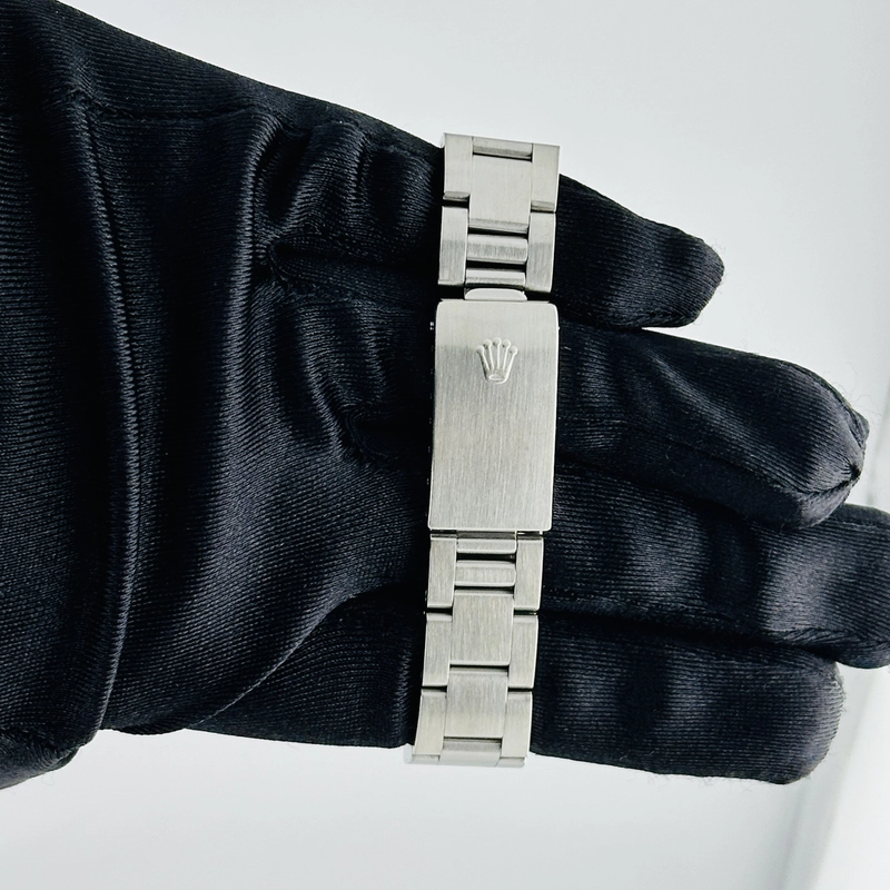 Rolex Oyster Perpetual Black Dial on Oyster Ref. 67480 1997 view 3