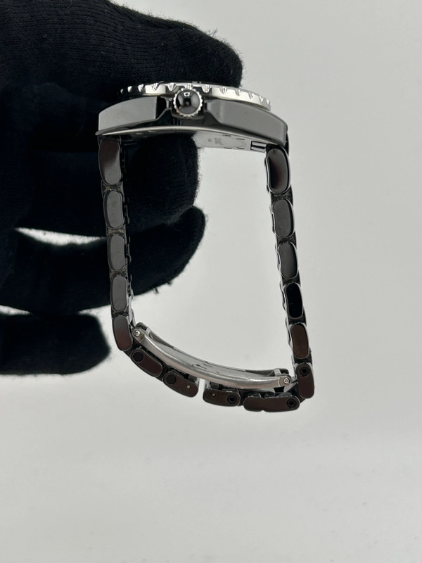 Chanel J12 Black With Factory Diamonds Dial on Bracelet Ref. H1625 Complete 2005 view 6