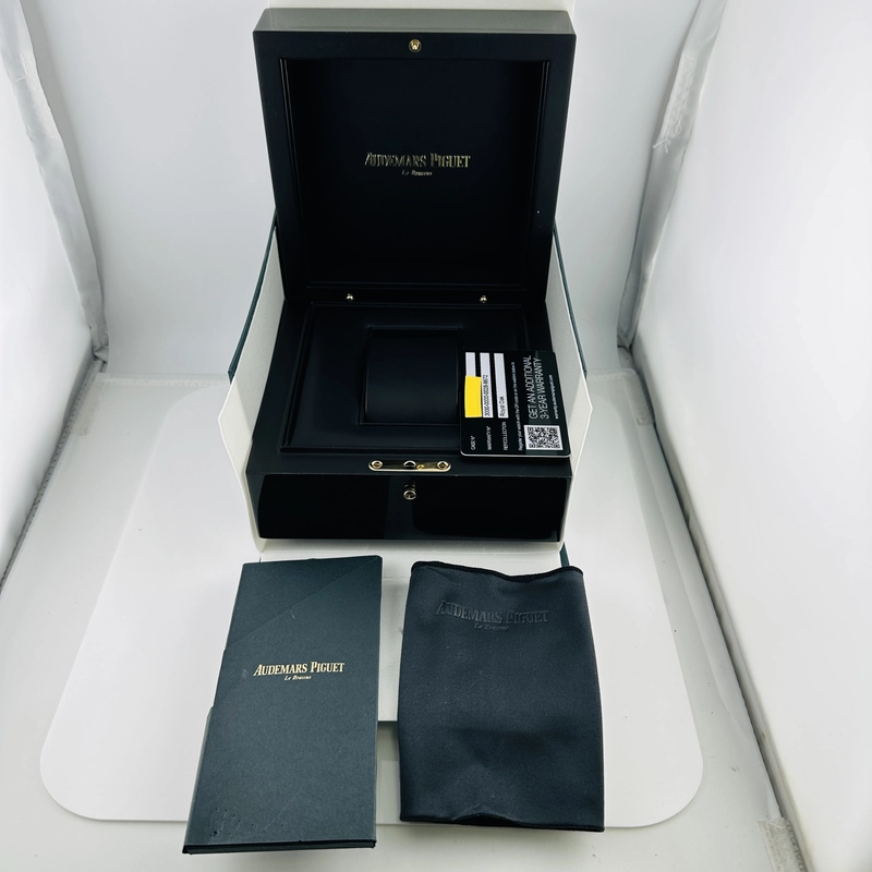 Audemars Piguet Royal Oak Selfwinding Silver Dial on Stainless Steel Bracelet Ref. 15550ST.OO.1356ST.01 Complete 2024 view 8