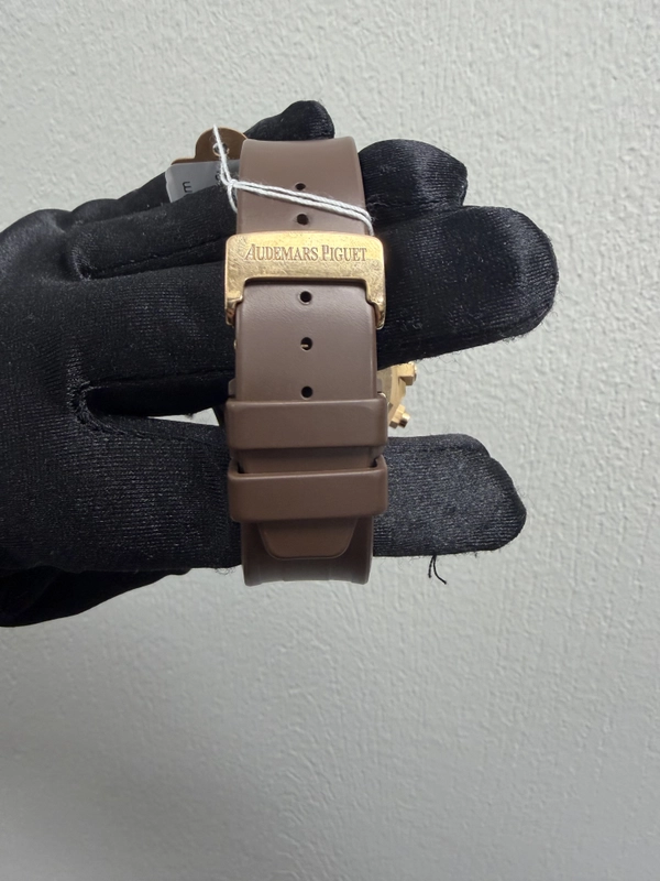 Audemars Piguet Royal Oak Silver Dial on Leather Strap Ref. 26022OR.OO.D098CR.01 view 2