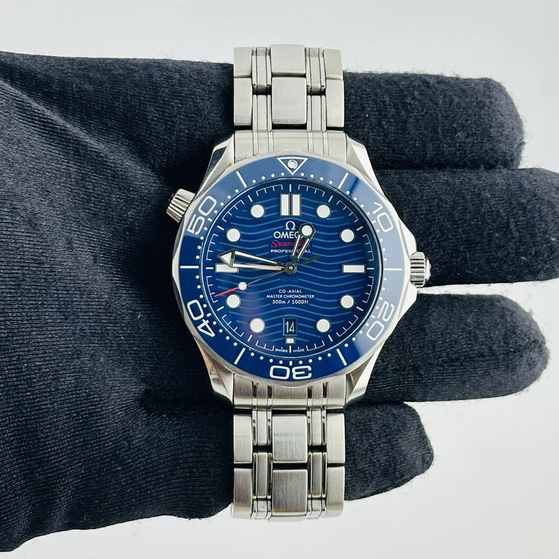 Omega Seamaster Diver 300M Co-Axial Master Chronometer Blue Dial on Stainless Steel Bracelet Ref. 210.30.42.20.03.001 Complete 2024 view 2
