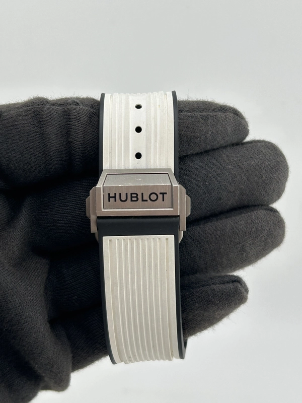 Hublot Big Bang Unico Skeleton Dial on Black / White Rubber Strap Ref. 411.NX.1170.RX Complete 2016 view 4