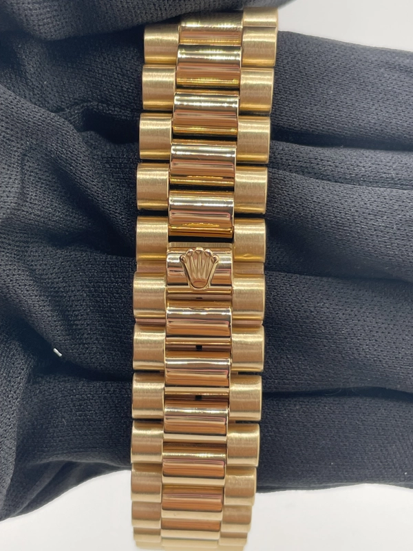 Rolex Daydate Champagne Stick Dial on President Ref. 18238 Papers 1991 view 4