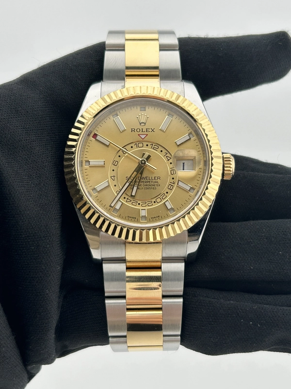 Rolex SkyDweller Champagne Index Dial on Oyster Bracelet Ref. 326933 Card 2017 view 2