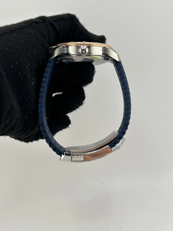 Breitling Superocean H√©ritage II B20 Automatic Blue Dial on Rubber Strap Ref. UB2010161C1S1 Complete 2026 view 6