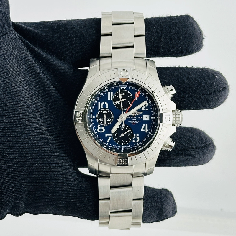 Breitling Avenger Chronograph GMT Blue Arabic Chronograph Dial on Stainless Steel Bracelet Ref. A24315 Complete 2023 view 2