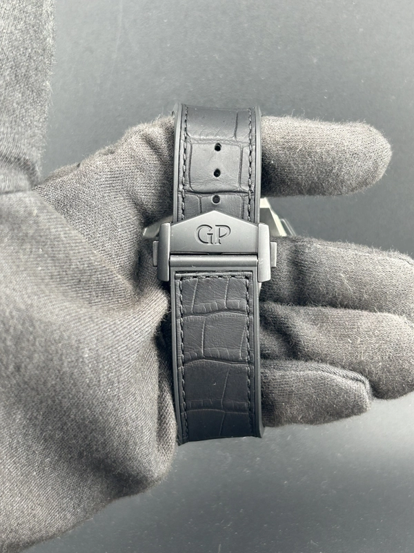 Girard Perregaux Sea Hawk Black Dial on Black Rubber Band Ref. 49971 Complete view 4