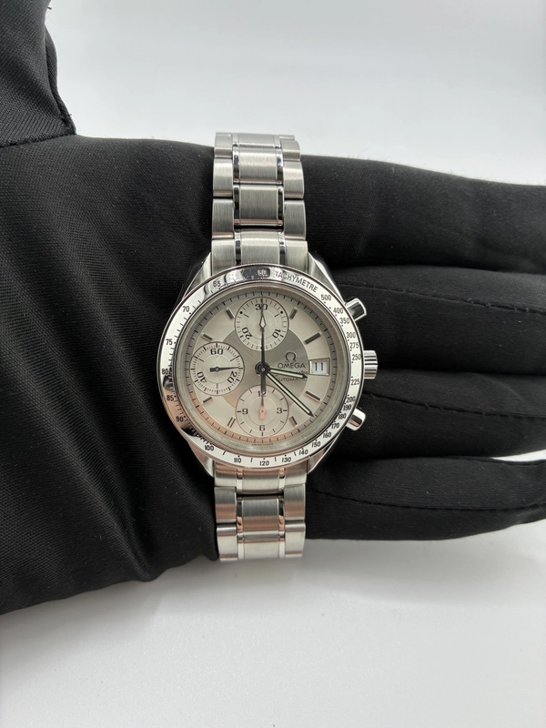 Omega Speedmaster Date Silver Dial on Stainless Steel Bracelet Ref. 3513.30.00 Card 2001 view 3