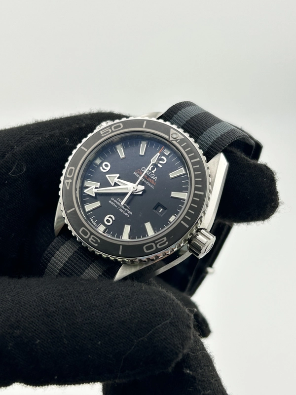 Omega Seamaster Planet Ocean Black Dial on Stainless Steel & Fabric Strap Ref. 232.30.38.20.01.001 Complete 2014 view 3