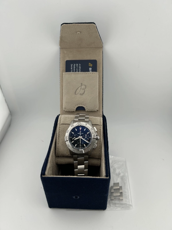 Breitling Avenger B01 Chronograph Black Dial on Stainless Steel Bracelet Ref. AB0147101B1A1 Complete 2024 view 7