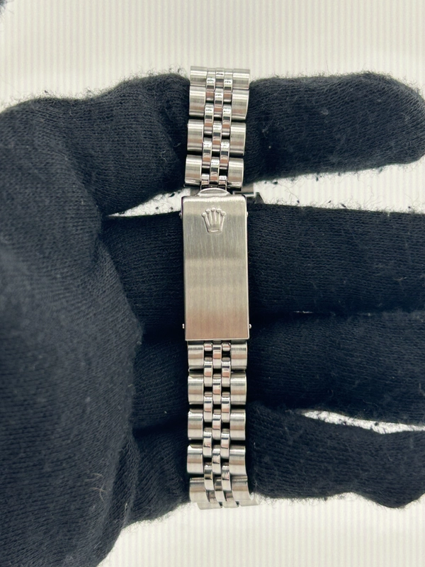 Rolex Date Lady Silver Index Dial on Stainless Steel Bracelet Ref. 6917 1978 view 4