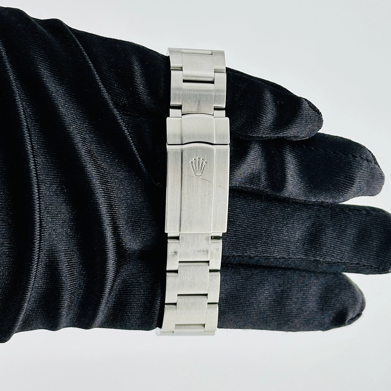 Rolex Oyster Perpetual Silver Stick 369 Dial on Oyster Ref. 114200 Card 2010 view 4
