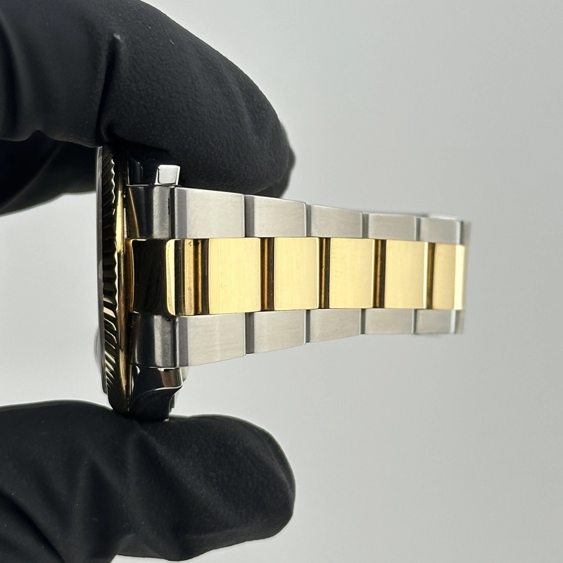 Rolex Datejust Champagne Diamond Factory Dial on Oyster Bracelet Ref. 126333 Card 2016 view 6