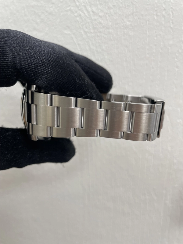 Rolex Oyster Perpetual Silver Dial on Oyster Ref. 116000 Card 2015 view 4