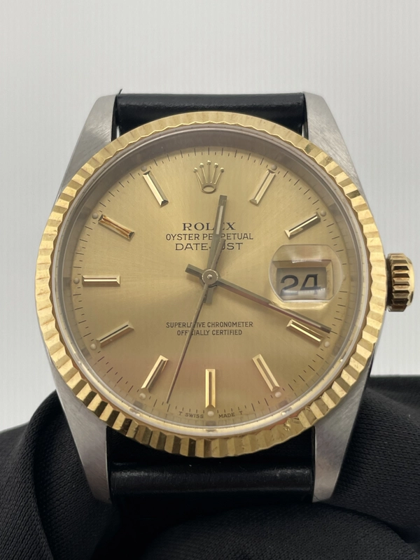 Rolex Datejust 36 Champagne Stick Dial on Generic Black Leather Strap Ref. 16233 1989 view 3