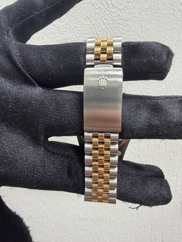 Rolex Datejust 36 Champagne Diamond Dial on Jubilee Ref. 16233 1989 view 3