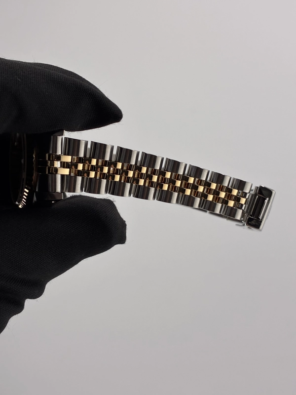 Rolex Datejust Lady Champagne Stick Dial on Jubilee Ref. 69173 1985 view 5