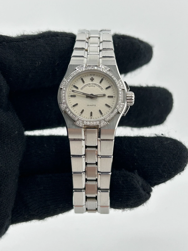 Vacheron Constantin Overseas White Dial on Stainless Steel Bracelet Ref. 16550/423A-8880 view 2