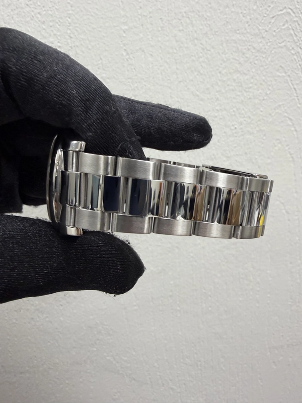Rolex Oyster Perpetual Date Silver Stick Dial on Oyster Ref. 115200 Card 2012 view 4