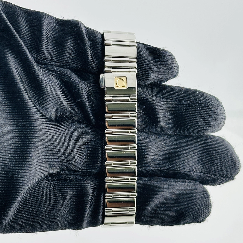 Omega Constellation Salmon Pink Dial on Stainless Steel Bracelet Ref. 1561.61.00 Card 2002 view 4