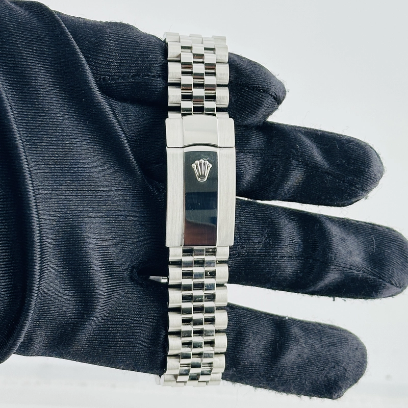 Rolex Datejust Silver Index Dial on D Link Jubilee Bracelet Ref. 126334 Card 2019 view 4