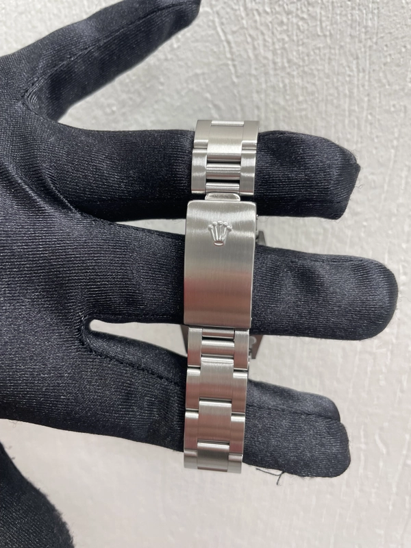 Rolex Datejust Silver Dial on Oyster Ref. 78240 Papers 2001 view 3