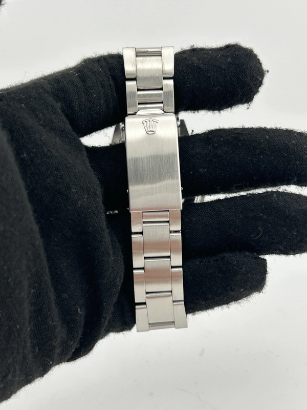 Rolex Oyster Perpetual Date Silver Index Dial on Oyster Steel Bracelet Ref. 1500 1974 view 4