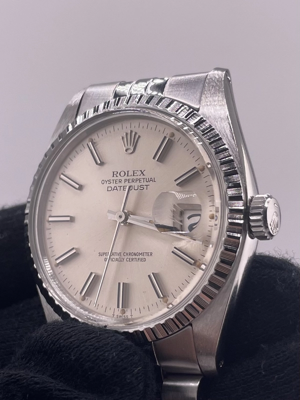 Rolex Datejust Silver Stick Dial on Jubilee Ref. 16030 1981 view 3