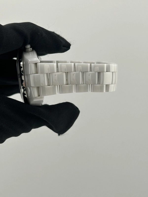 Chanel J12 Chronograph White Dial on Ceramic And Steel Bracelet Ref. H2009 view 5