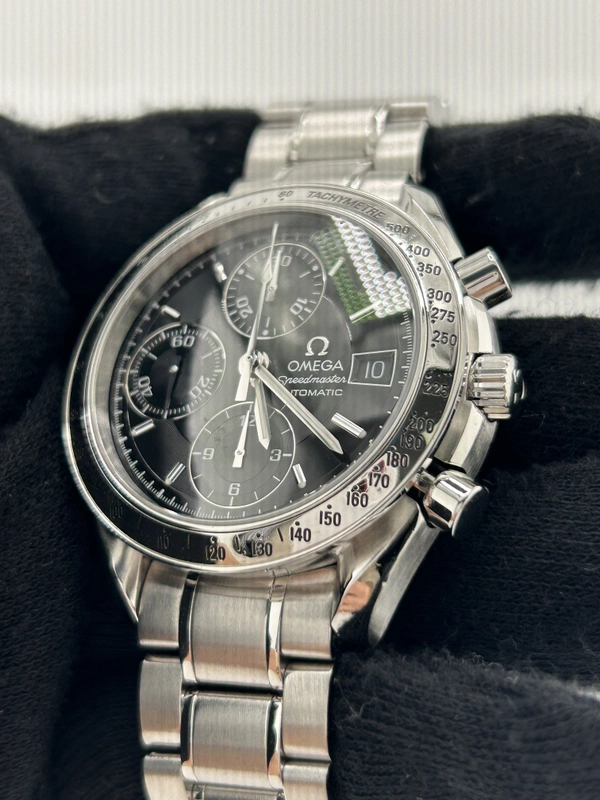 Omega Speedmaster Black Dial on Stainless Steel Bracelet Ref. 3513.50.00 view 3