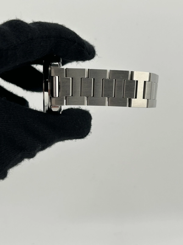 Cartier Pasha C White Dial on Stainless Steel Bracelet Ref. W31015M7 view 4