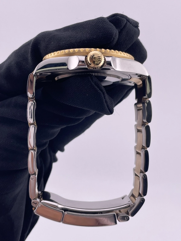 Rolex GMT-Master II Black Dial on Oyster Bracelet Ref. 116713 Card 2010 view 6
