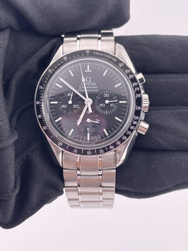 Omega Speedmaster Professional Moonwatch Black Dial on Stainless Steel Ref. 3570.5 view 2