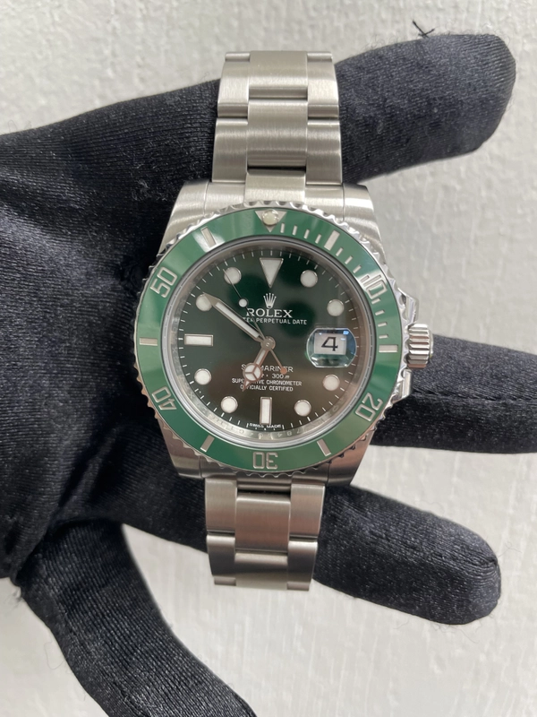 Rolex Submariner Green Dial on Oyster Ref. 116610LV Card 2015 view 2