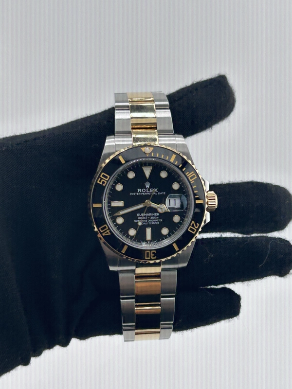 Rolex Submariner Black Dial on Oyster Ref. 126613LN Card 2021 view 2