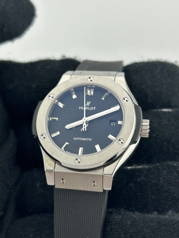Hublot Classic Fusion Black Dial on Rubber Strap Ref. 582.NX.1170.RX.1704 Card Open Date view 3