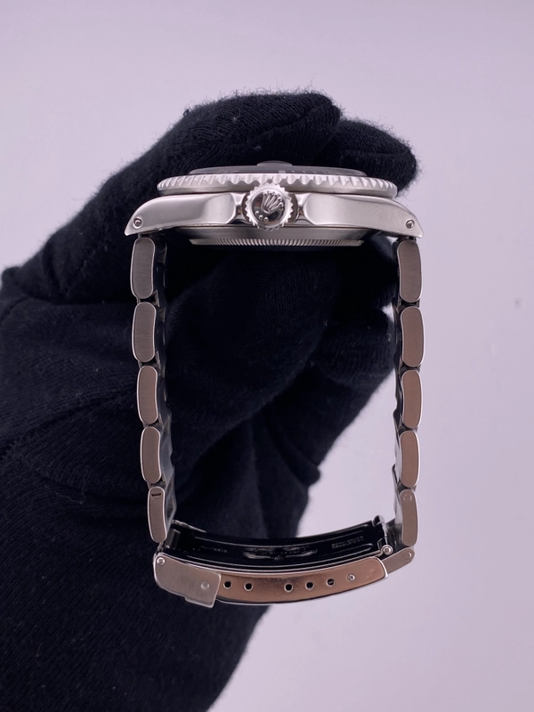 Rolex Submariner Black Dial on Oyster Ref. 16610 Papers Open Date view 6