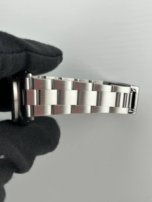 Rolex Oyster Perpetual Date Silver Stick Dial on Oyster Ref. 15210 1990 view 5
