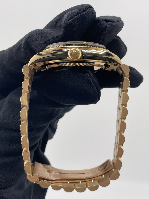 Rolex Daydate Champagne Stick Dial on President Ref. 18238 Papers 1991 view 6