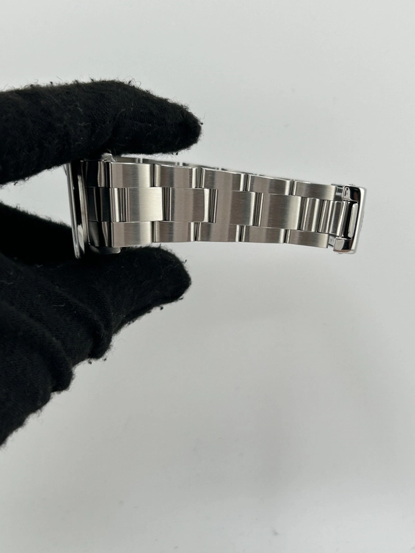 Rolex Oyster Perpetual Date Blue Arabic Dial on Oyster Steel Bracelet Ref. 15200 1999 view 5