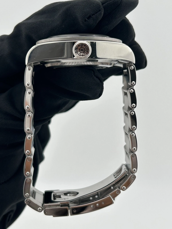Tudor Black Bay Black Dial on Stainless Steel Bracelet Ref. 79230N Complete Open Date view 6