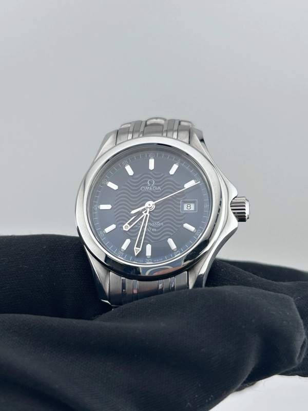 Omega Seamaster 120m Blue Dial on Stainless Steel Ref. 2571.81 view 2
