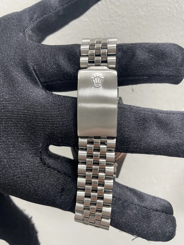 Rolex Datejust Silver Linen Dial on Jubilee Ref. 16014 1979 view 3
