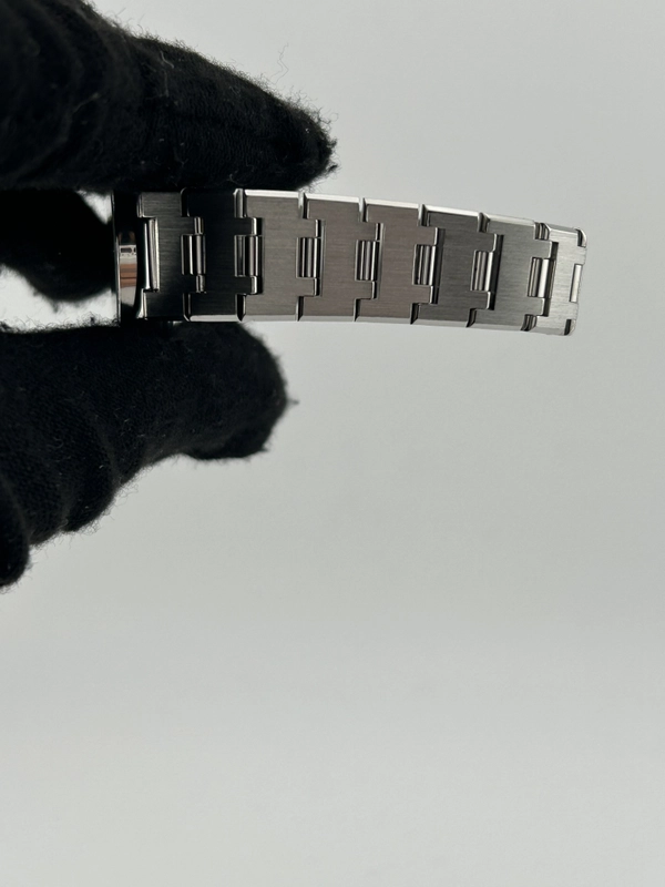 Bvlgari Bvlgari Black Dial on Stainless Steel Bracelet Ref. BB23SS view 5