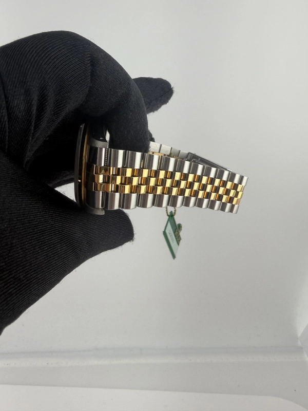 Rolex Datejust Champagne Stick Dial on Jubilee Ref. 16233 Papers 1989 view 4