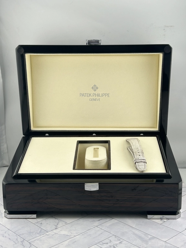 Patek Philippe Chronograph Black Dial Ref. 7071R-010 Complete 2016 view 7