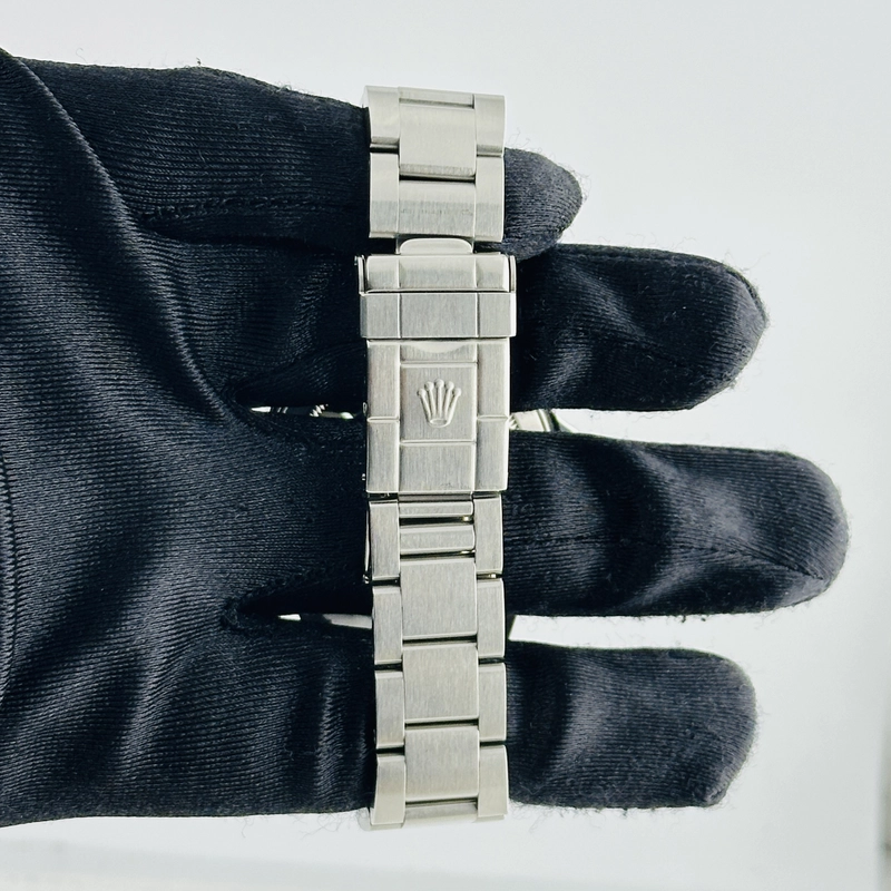 Rolex Explorer II Polar White Dial on Oyster Bracelet Ref. 16570 Papers 1998 view 4
