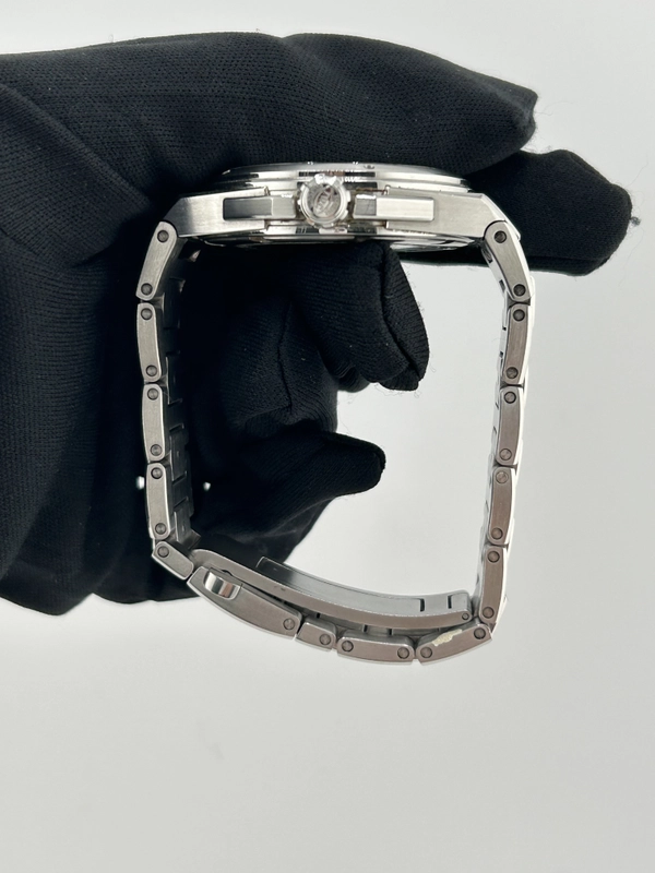 Iwc Ingenieur Silver Dial on Stainless Steel Bracelet Ref. IW323904 Complete 2013 view 6